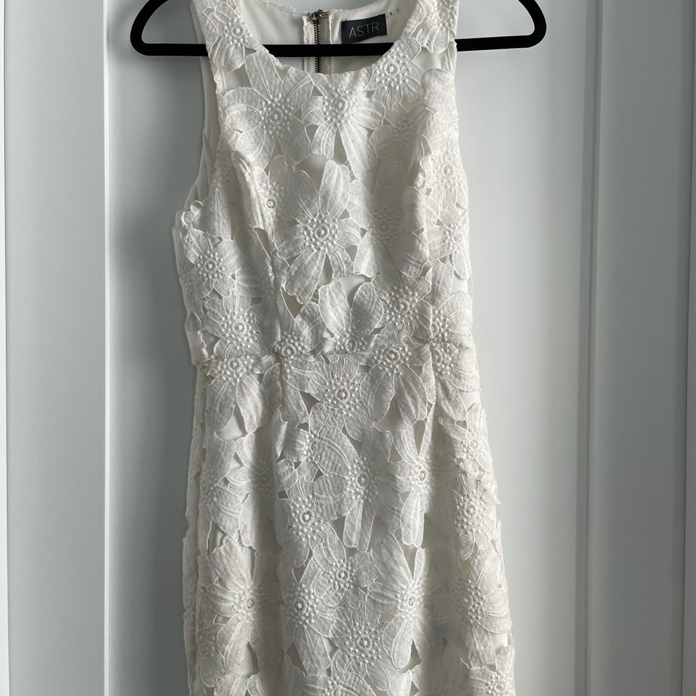 ASTR Body-con White Dress with Floral Appliqué